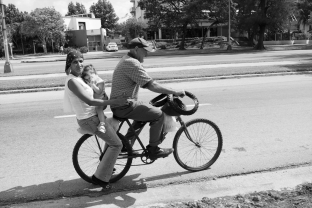 Havanna, Familie auf dem Fahrrad