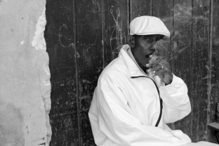 Havanna, Mann raucht Zigarre