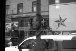 San Francisco, man at the shop window